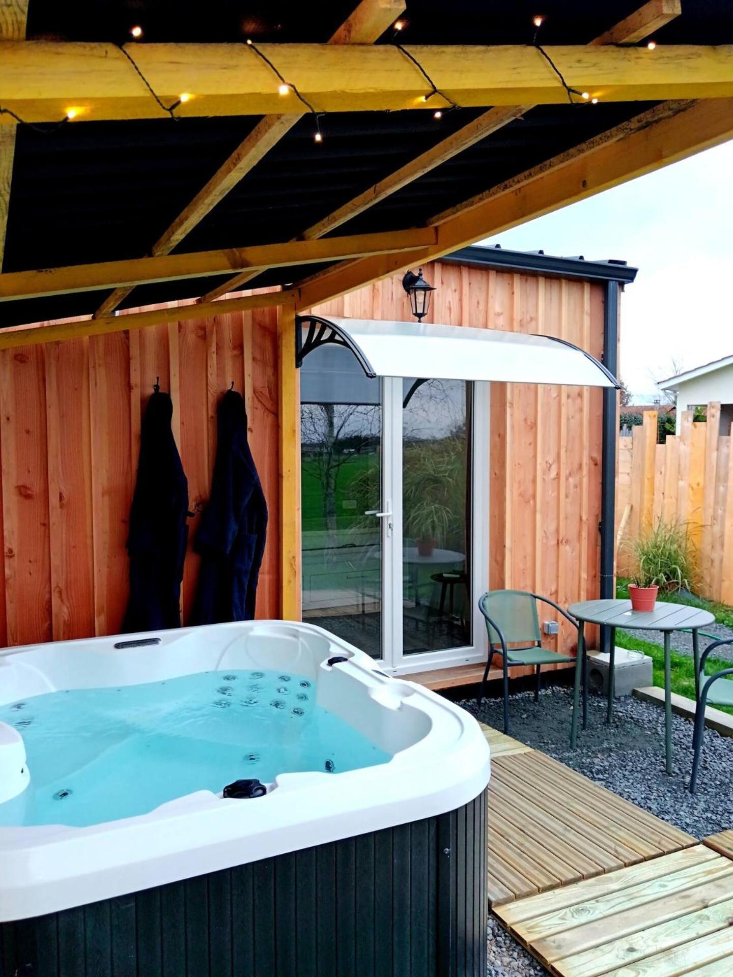 Chalet Cosy Avec Option Jacuzzi Saint-Genes-de-Fronsac Εξωτερικό φωτογραφία